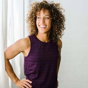 Like new Zyia Chill tank in plum (Large)